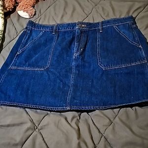 Old Navy Denim skirt with pockets Size 18